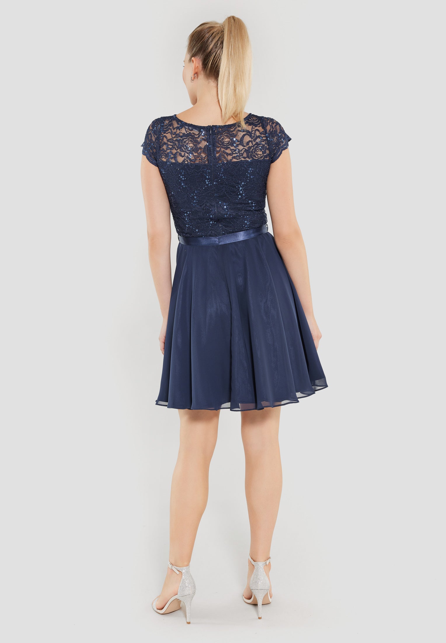 Cocktailkleid  -  Spitze und  Chiffon