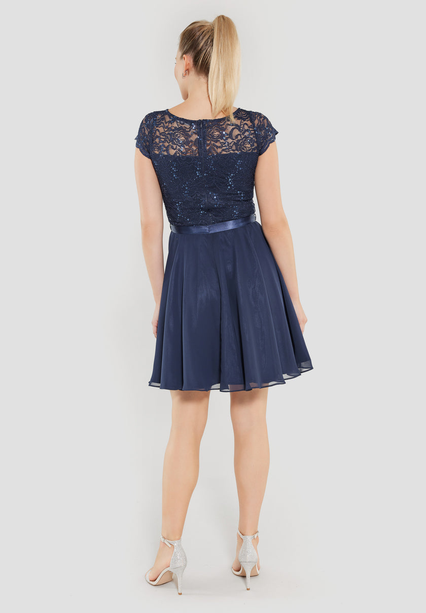Cocktailkleid  -  Spitze und  Chiffon