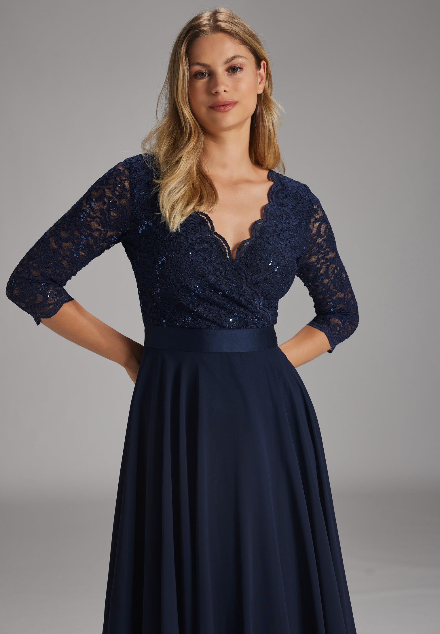 Cocktailkleid - Spitzenbesatz