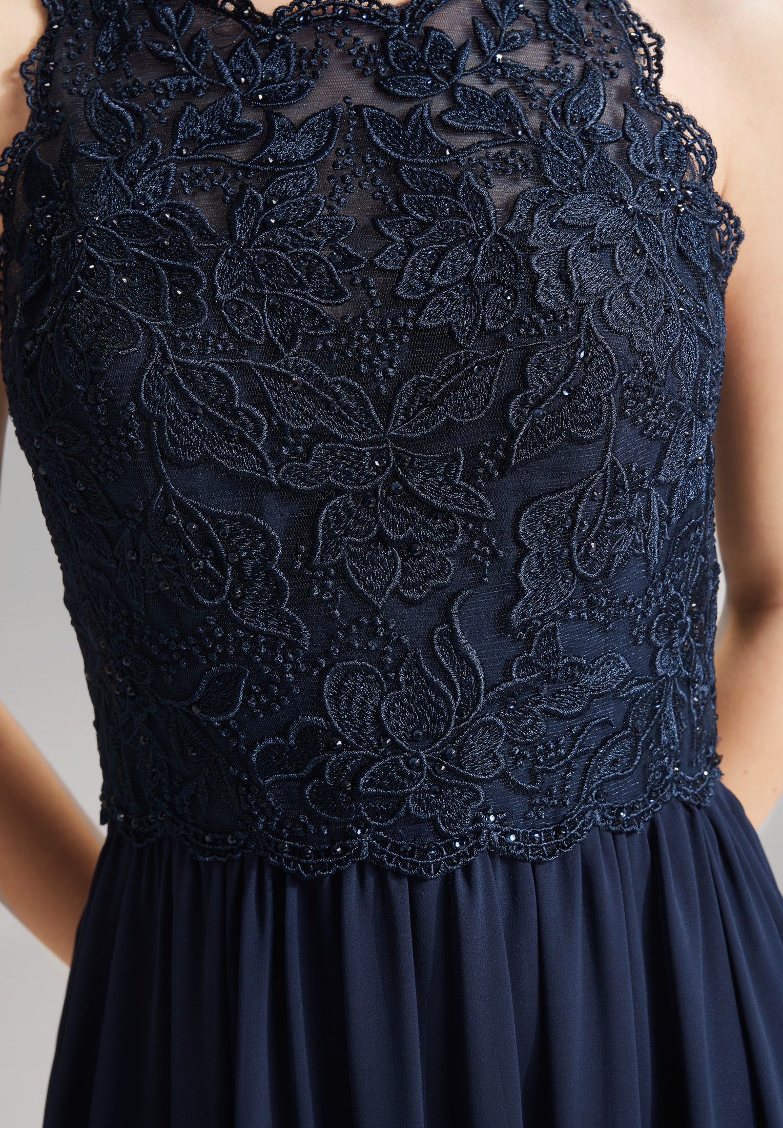 Abendkleid - floraler Spitze