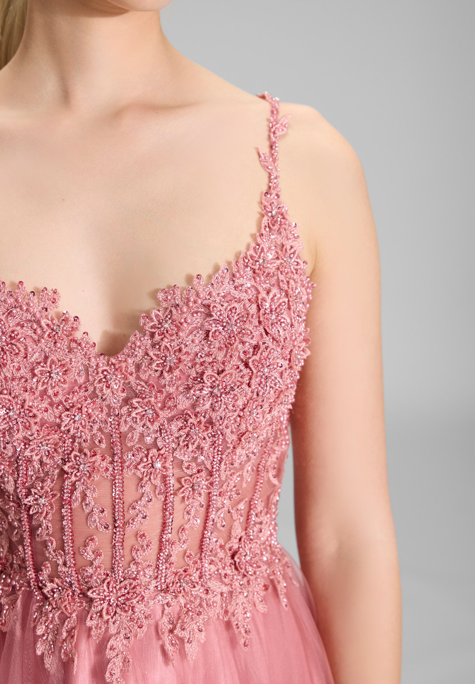 Tüllkleid - Stickerei