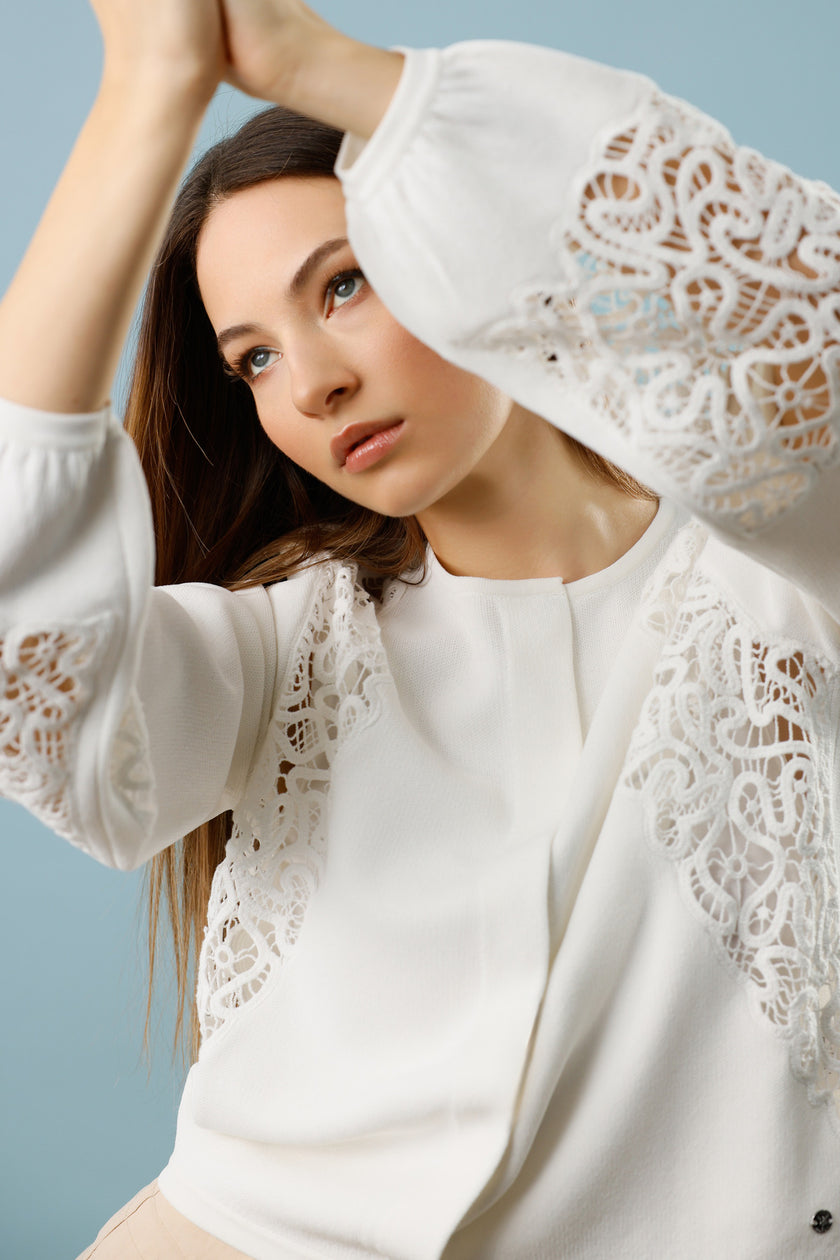 Strickjacke - Spitzeneinsatz