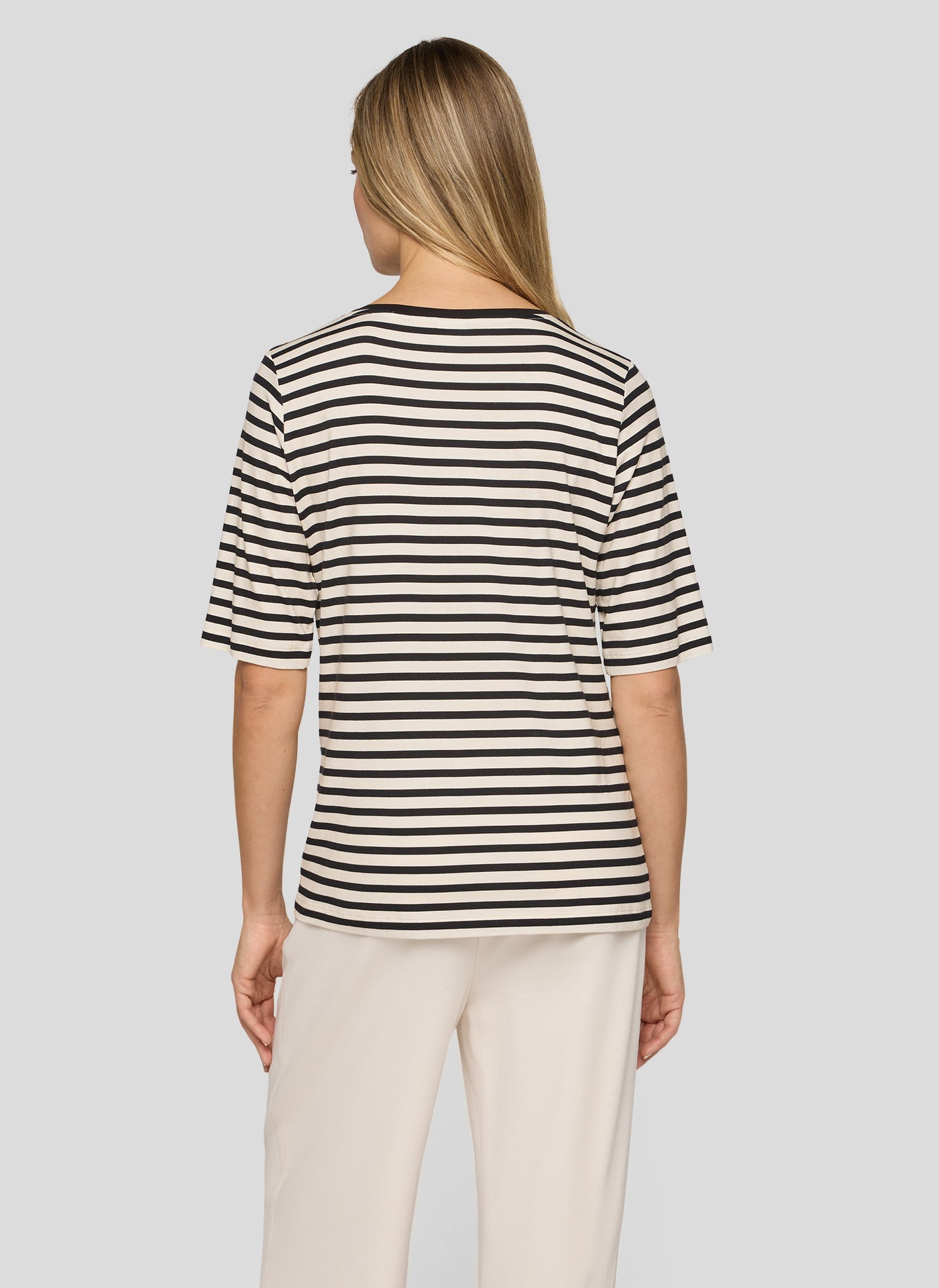 T-Shirt - Timeless Now
